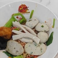 ลูกชิ้นปลาบรรทัดทอง ที่1 จส.100 ลาซาล-แบริ่ง บางนา