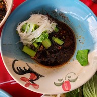 ก๋วยเตี๋ยวเรือป.ประทีป คุณจอน เสาธงหิน