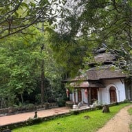 วัดผาลาด