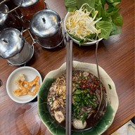 ร้านก๋วยเตี๋ยวเรือวันจันทร์ -