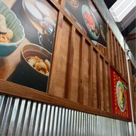 ร้านก๋วยเตี๋ยวเรือวันจันทร์ -