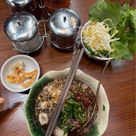 ร้านก๋วยเตี๋ยวเรือวันจันทร์ -