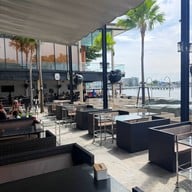 CHARIOT Pub & Restaurant