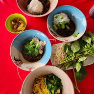 ก๋วยเตี๋ยวเรือป.ประทีป คุณจอน เสาธงหิน