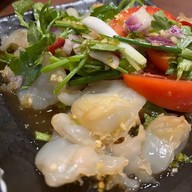 นั่ง ตา-กลม ตาก-ลม มา ย่างหมึก