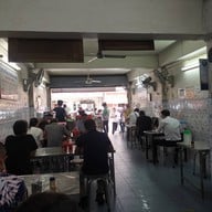 บรรยากาศ อาเหลียง ก๋วยเตี๋ยวเนื้อตุ๋น ประชานิเวศน์