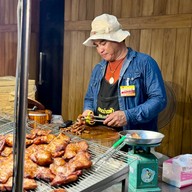 บรรยากาศ คอหมูย่าง เฮียตี๋