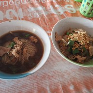 เมนูของร้าน ก๋วยเตี๋ยว 8 บาท