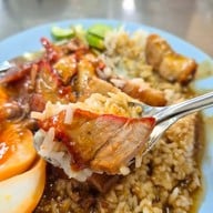 ข้าวหมูแดงสีมรกต ซ.สุกร1 ซ.สุกร1 (ต้นตำรับ)