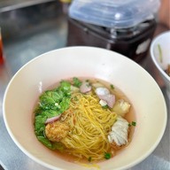 เมนูของร้าน ก๋วยเตี๋ยวเส้นปลาศรีกรุง