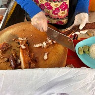 กินกัน ข้าวหมูย่าง( เส้นแซ่บ) ถนนนางลิ้นจี่