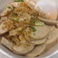 คั่วหอม ก๋วยเตี๋ยวคั่วไก่ห้าแยก เยาวราช ถนนนราธิวาสราชนครินทร์