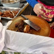 กินกัน ข้าวหมูย่าง( เส้นแซ่บ) ถนนนางลิ้นจี่