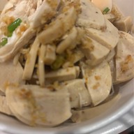 คั่วหอม ก๋วยเตี๋ยวคั่วไก่ห้าแยก เยาวราช ถนนนราธิวาสราชนครินทร์