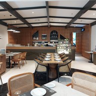 บรรยากาศ Greyhound Café Central Chidlom ชั้น 3