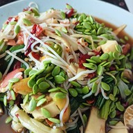 ร้านเจี๊ยบส้มตำยำแซ่บ