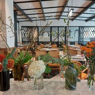 บรรยากาศ Greyhound Café Central Chidlom ชั้น 3