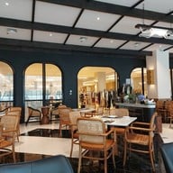 บรรยากาศ Greyhound Café Central Chidlom ชั้น 3