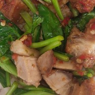 หมูกรอบน้องอลิซ