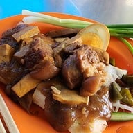 เปาะเปี๊ยะสดขาหมู (เจ้าอาม่า) - คลองถม