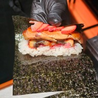 CUTTS Thonglor เอกมัย