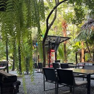 อีส้ม อีสานแซ่บ แจ่วฮ้อน หมูกระทะ ลานจอดรถเดียวกับ12บาร์