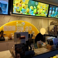 บรรยากาศ แมงโก้ ซัน บีทีเอสพร้อมพงษ์ ทางออก4