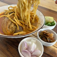 อุ้ยคำหน้า 7-11 dtown