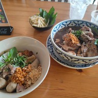 เมนูของร้าน นิยมสมิทธิ์ NIYOM SMITH THAI BOAT NOODLES