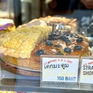 เมนู A Pink Rabbit + Bob central dusit