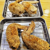 Torayoshi อารีย์