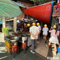 ร้านข้าวแกงต้นโพธิ์(แกงเขียวหวานเนื้อวัว)เจ้าเก่าขายตรงนี้มากว่า40กว่าปี