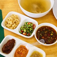 จิน ข้าวมันไก่สไตล์สิงคโปร์ จิน ข้าวมันไก่สไตล์สิงคโปร์