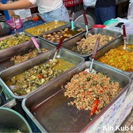 เมนูของร้าน ร้านข้าวแกงต้นโพธิ์(แกงเขียวหวานเนื้อวัว)เจ้าเก่าขายตรงนี้มากว่า40กว่าปี