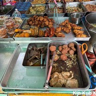 ร้านข้าวแกงต้นโพธิ์(แกงเขียวหวานเนื้อวัว)เจ้าเก่าขายตรงนี้มากว่า40กว่าปี