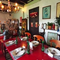 บรรยากาศ โต๊ะแดง - บ้านอาจ้อ Baan Ar-Jor บ้านอาจ้อ