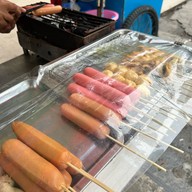 ลูกชิ้นปิ้ง BTS สนามเป้า ทางออก 3