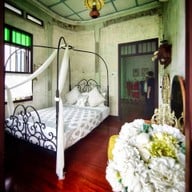 บรรยากาศ โต๊ะแดง - บ้านอาจ้อ Baan Ar-Jor บ้านอาจ้อ