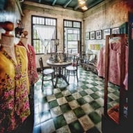 บรรยากาศ โต๊ะแดง - บ้านอาจ้อ Baan Ar-Jor บ้านอาจ้อ