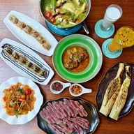 ไท่ไท่ ทองอินทร์ (Taitai thongin)   ข้าวซอย/น้ำเงี้ยว/ร้านฮาลาล/โรตี -