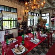 บรรยากาศ โต๊ะแดง - บ้านอาจ้อ Baan Ar-Jor บ้านอาจ้อ