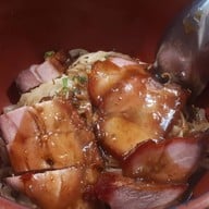 เมนูของร้าน ข้าวหมูแดงนายกิ้ว ข้าวหมูแดงนายกิ้ว