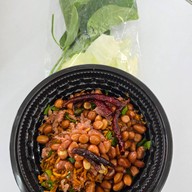 ยำแหนมข้าวกรอบป้าสุดใจ ตลาดมารวย ไนท์มาร์เก็ต ยำแหนมข้าวกรอบป้าสุดใจ