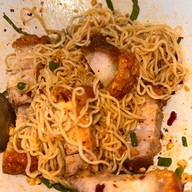 เมนูของร้าน ก๋วยเตี๋ยวต้มยำหมูกรอบNoodleBar อารีย์