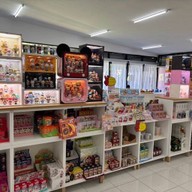 Art Toy Kan Cafe&Eatery Art toy kan cafe & Eatery คาเฟ่อาร์ตทอยและค่าเฟ่แมวแห่งแรกในกาญจนบุรี