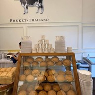 บรรยากาศ Mother cows Phuket