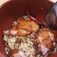 เมนูของร้าน ข้าวหมูแดงนายกิ้ว ข้าวหมูแดงนายกิ้ว