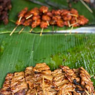 หมูปิ้ง ไก่ปิ้ง BTS สนามเป้า