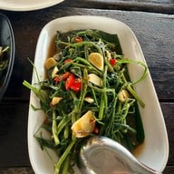 ร้านอาหารครัวไม้น้ำ