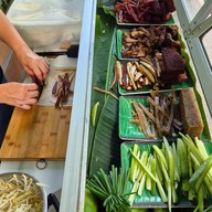 เปาะเปี๊ยะสดกงม่า & ก๋วยเตี๋ยวเป็ดเจ้าเก่า